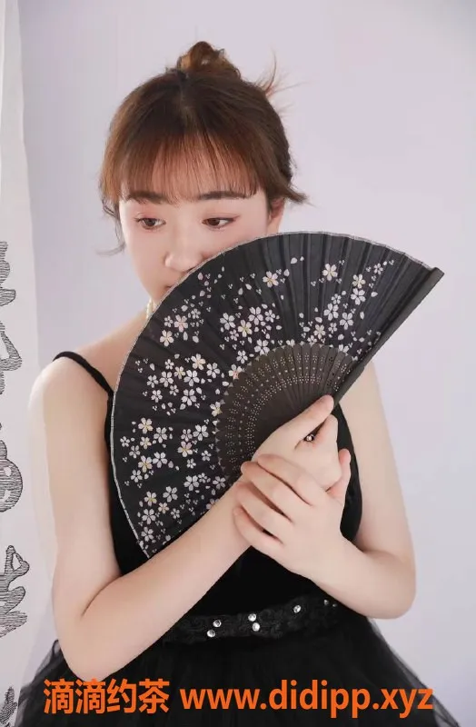 广州楼凤-广州海珠洋洋，600元享舌吻与69服务