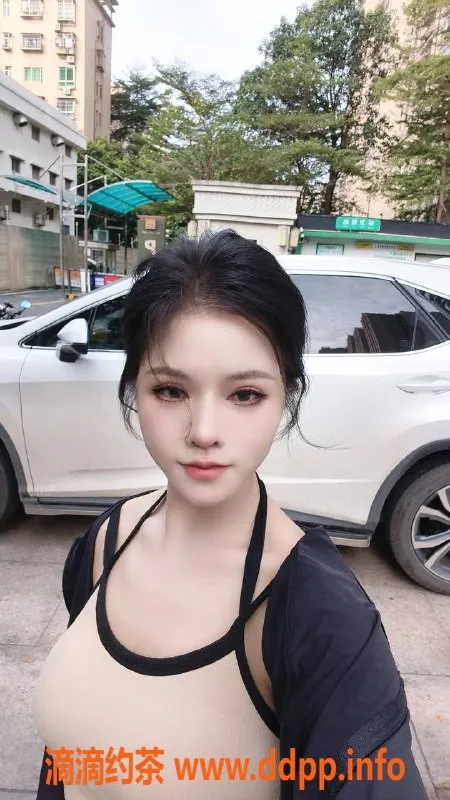 深圳楼凤-龙华彤彤：800元体验大胸御姐魅力