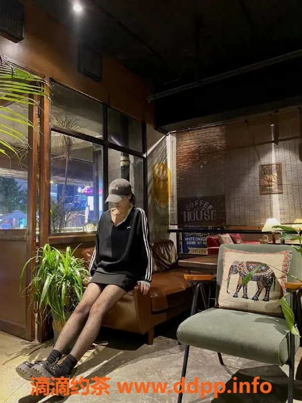 深圳楼凤-福田熙熙：21岁长腿女友感 50kg 1200起