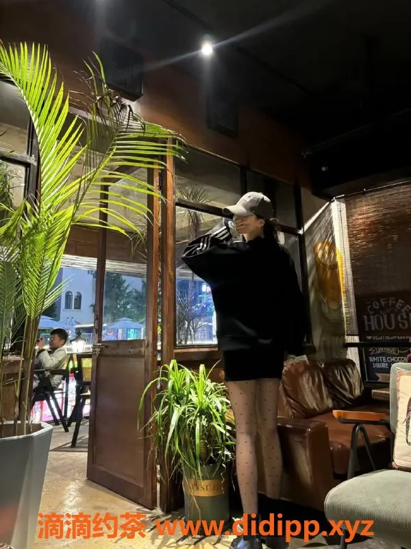 深圳楼凤-福田熙熙：21岁长腿女友感 50kg 1200起