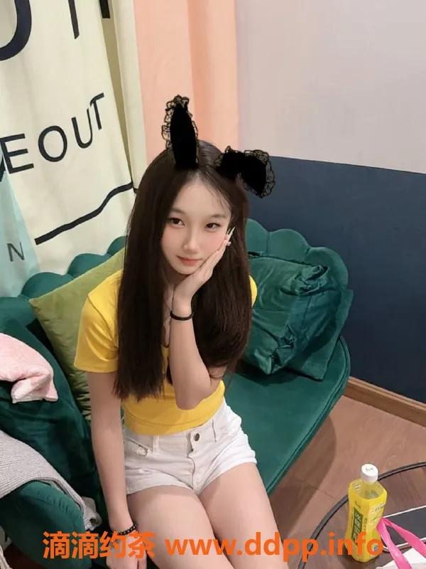 深圳楼凤-深圳龙华紫萱，688p享受舌吻与丝袜服务