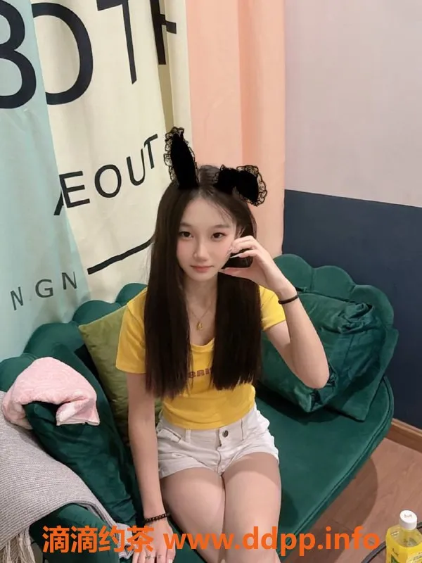 深圳楼凤-深圳龙华紫萱，688p享受舌吻与丝袜服务