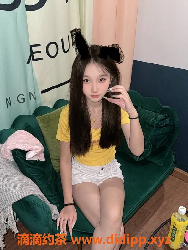 深圳楼凤-深圳龙华紫萱，688p享受舌吻与丝袜服务