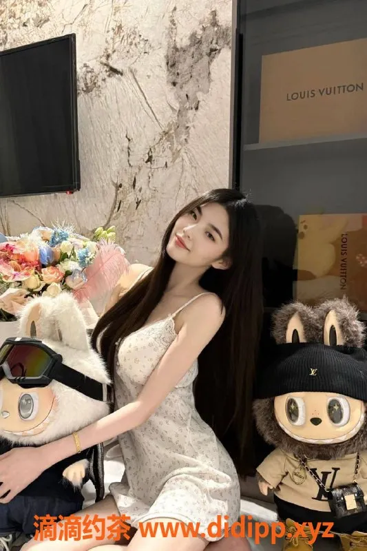 深圳楼凤-深圳龙华小琳，600元尽享舌吻与陪浴服务