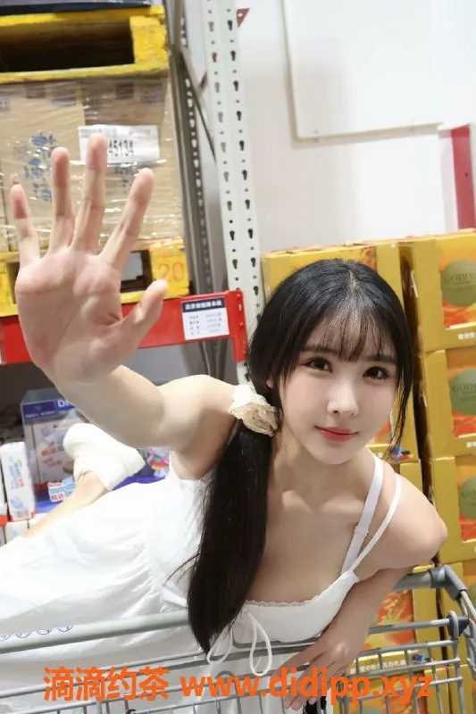 深圳楼凤资源信息,福天气质美女Kiki，1400元/小时等你来体验！