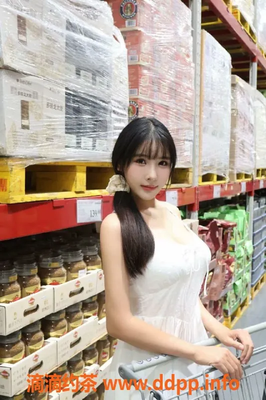 深圳楼凤-福天气质美女Kiki，1400元/小时等你来体验！