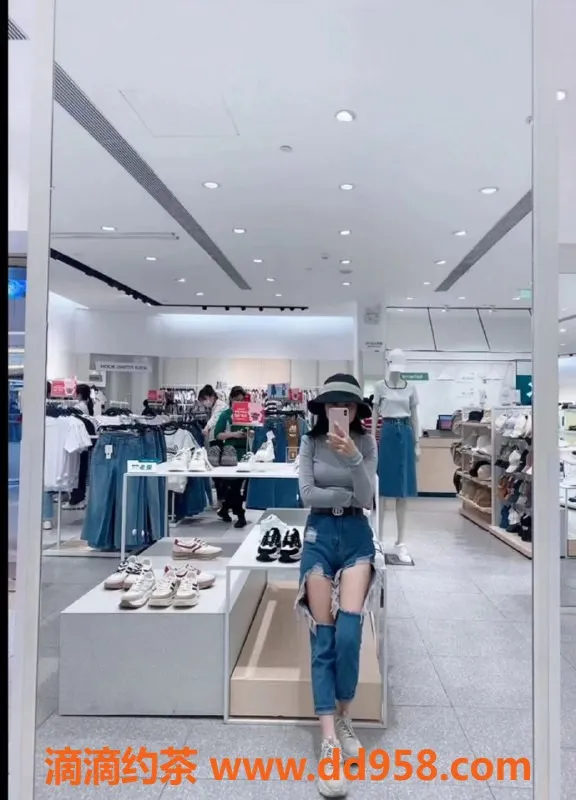 深圳楼凤-龙华蒙蒙，900元独享深喉服务