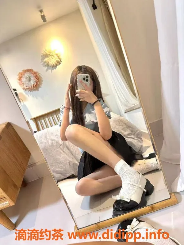 深圳楼凤-深圳龙华困困，900元舌吻双向服务等你来体验