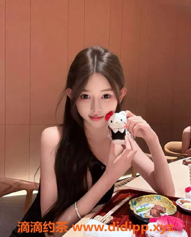 深圳楼凤-南山可可颂，23岁168cm，超值服务等你体验