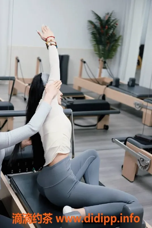 广州楼凤-广州天河嫩妹雨桐，800元等你来约！