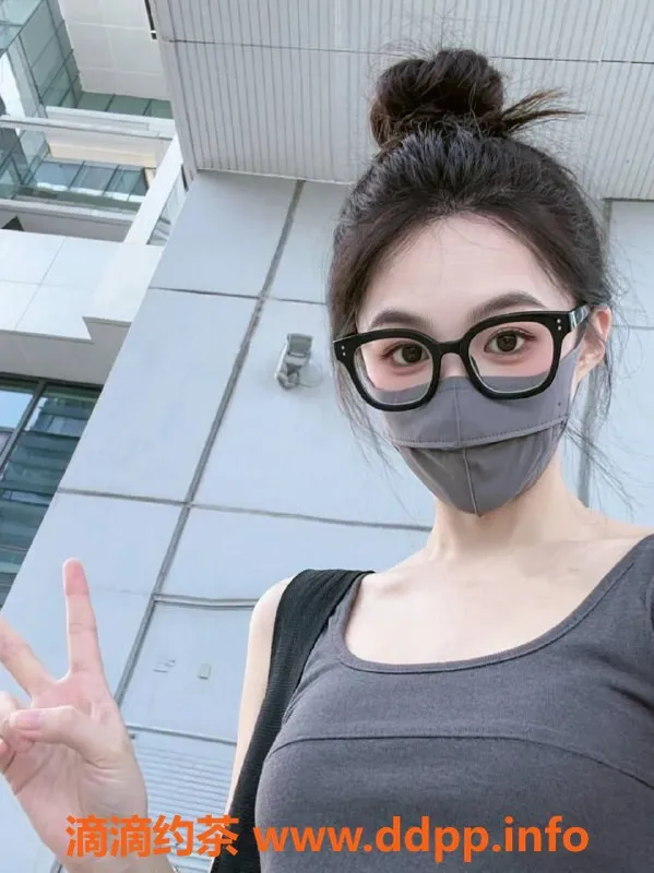 广州楼凤-广州天河嫩妹雨桐，800元等你来约！