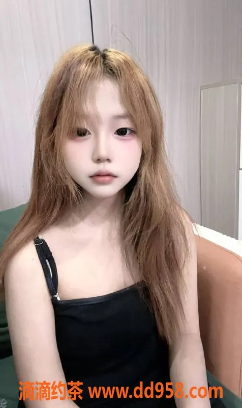 深圳楼凤-龙华嫩妹涵涵，900元69互舔服务