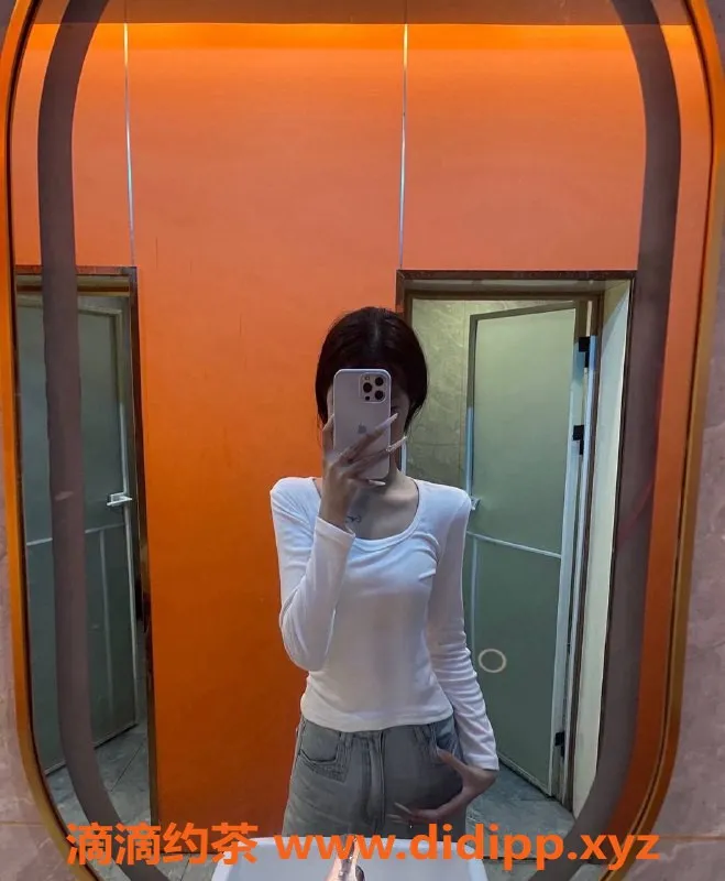 深圳楼凤-龙华区小小婉，颜值御姐900元全套服务