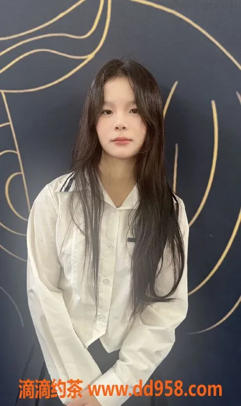 深圳楼凤-龙华区小青，颜值嫩妹全套700元