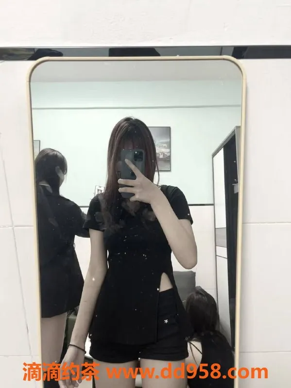 深圳楼凤-龙华依依，450元超值服务，验证无忧