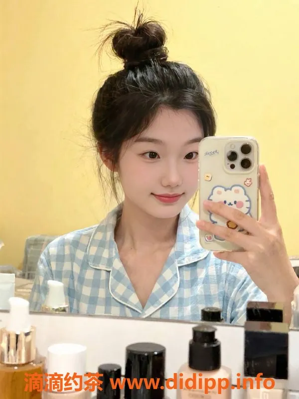 广州楼凤-白云嫩妹小希，600元大胸服务等你体验