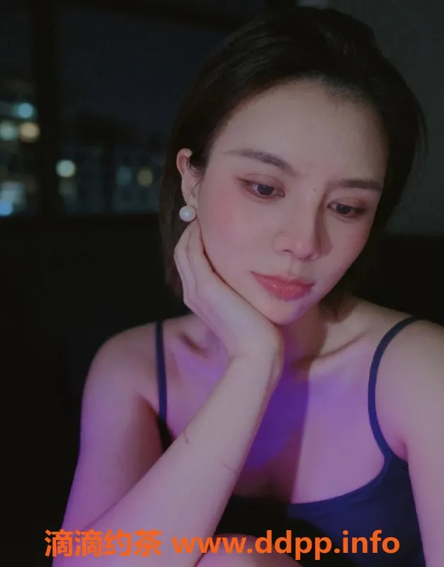 广州楼凤-天河御姐梓梓，舌吻与69服务等你体验