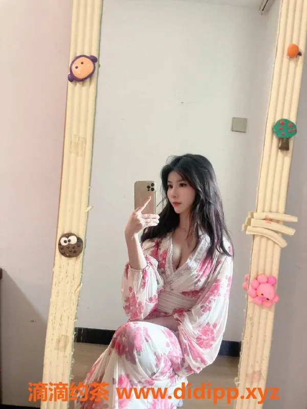 深圳楼凤-龙岗嫩妹小可，1300p互舔服务体验