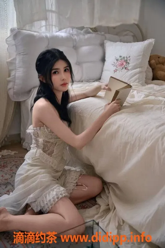 深圳楼凤-龙岗嫩妹小可，1300p互舔服务体验