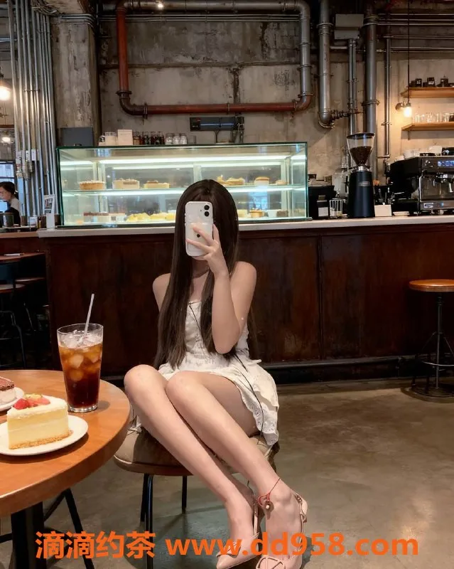 深圳楼凤-宝安嫩妹小优，800元69互舔，享受蛇纹快感！