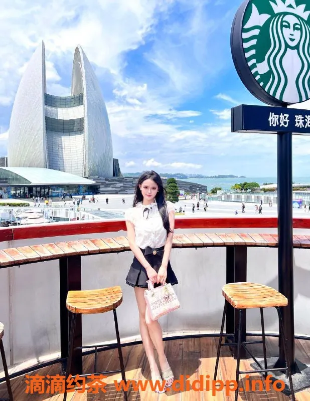 深圳楼凤-龙华嫩妹英英，700元体验舌吻与鸳鸯浴