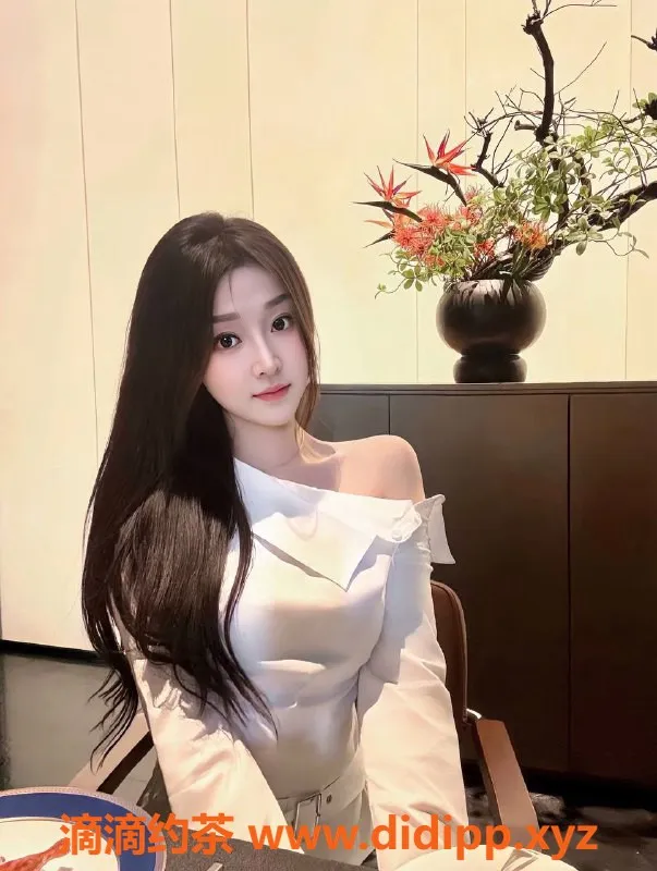 深圳楼凤资源信息,南山胡灵儿，700至1300元，嫩妹制服服务