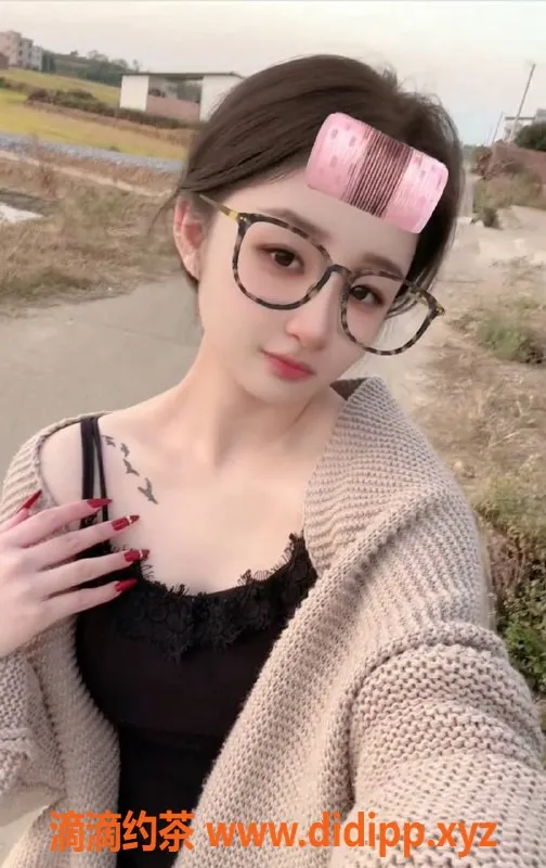 深圳楼凤-深圳宝安小橙子，1000p双向服务，制服诱惑