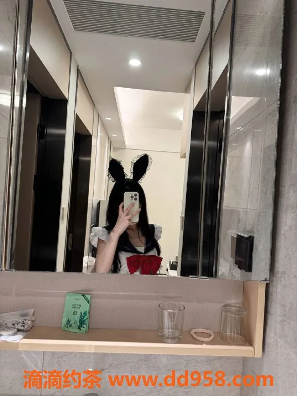 深圳楼凤资源信息,深圳龙华佳嘉，800元制服诱惑服务