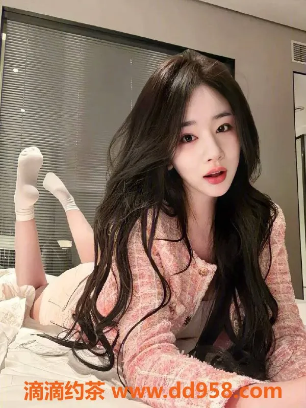 重庆楼凤-新牌坊依依，175身高，23岁，B罩杯专业服务