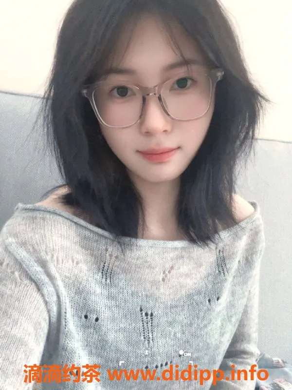 深圳楼凤-坂田九儿，20岁166cm，45kg，服务多样