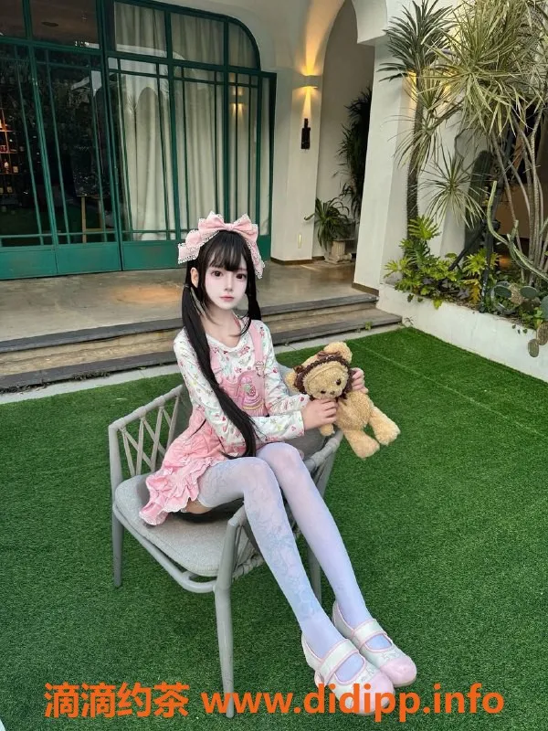 深圳楼凤-龙华小猫猫，1088元享受制服服务