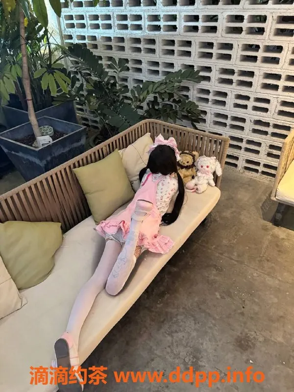 深圳楼凤资源信息,龙华小猫猫，1088元享受制服服务