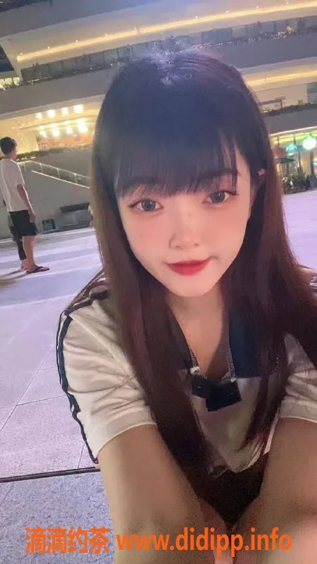 深圳楼凤-深圳龙华雨儿，850元体验制服丝袜服务