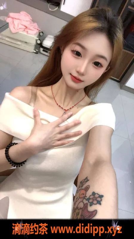 深圳楼凤-深圳龙华糖宝，888元制服诱惑服务等你来体验