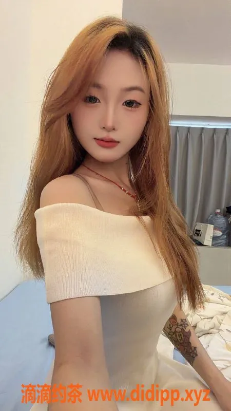 深圳楼凤-深圳龙华糖宝，888元制服诱惑服务等你来体验