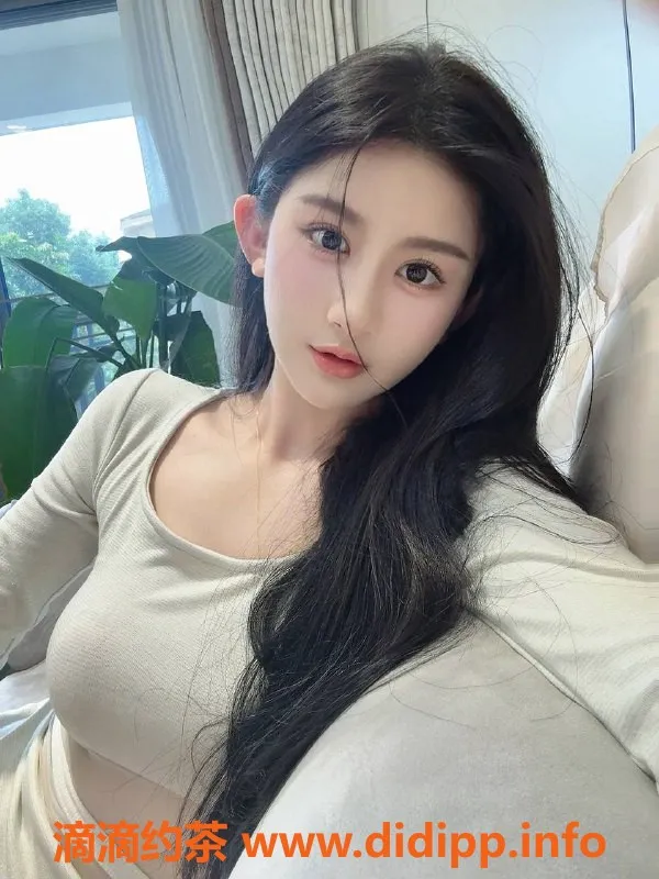 深圳楼凤-南山CC，99年御姐，167cm，46kg，最强足交体验