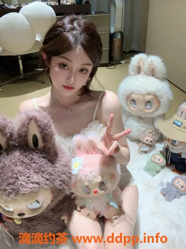 深圳楼凤-深圳龙华嫩妹小萍，700元私人体验等你来约