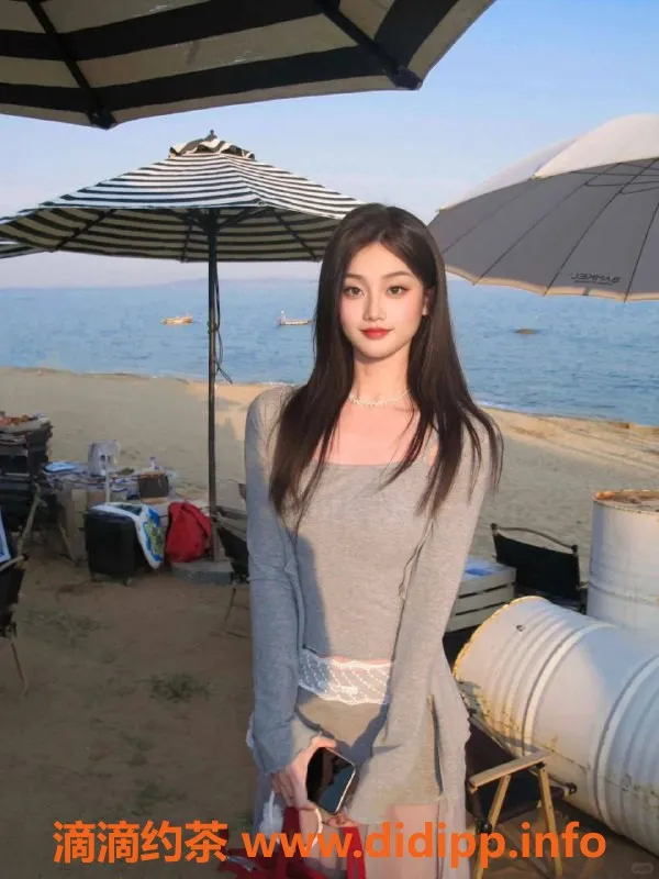 深圳楼凤-深圳龙华嫩妹小萍，700元私人体验等你来约