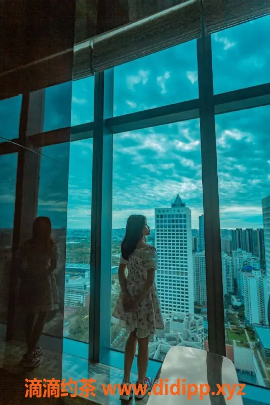 深圳楼凤-深圳龙华嫩妹小萍，700元私人体验等你来约