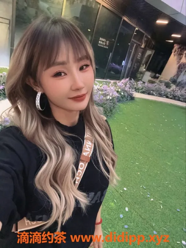 深圳楼凤-南山可思姐妹，双飞服务，身材诱人