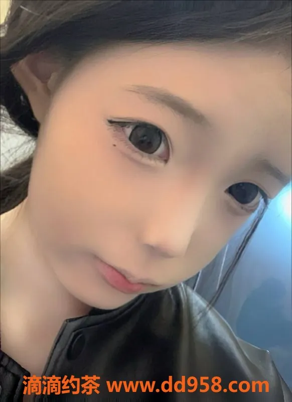 深圳楼凤-龙华小小，900元体验制服吹箫服务