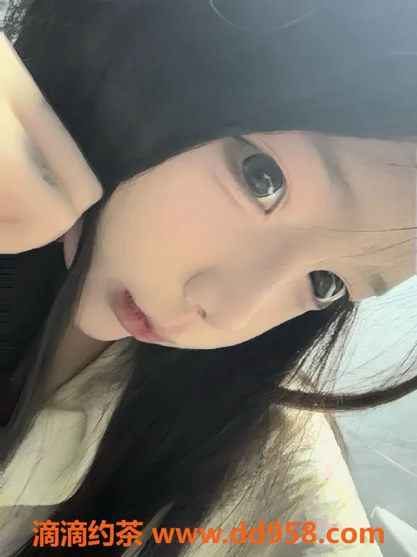 深圳楼凤-龙华小小，900元体验制服吹箫服务