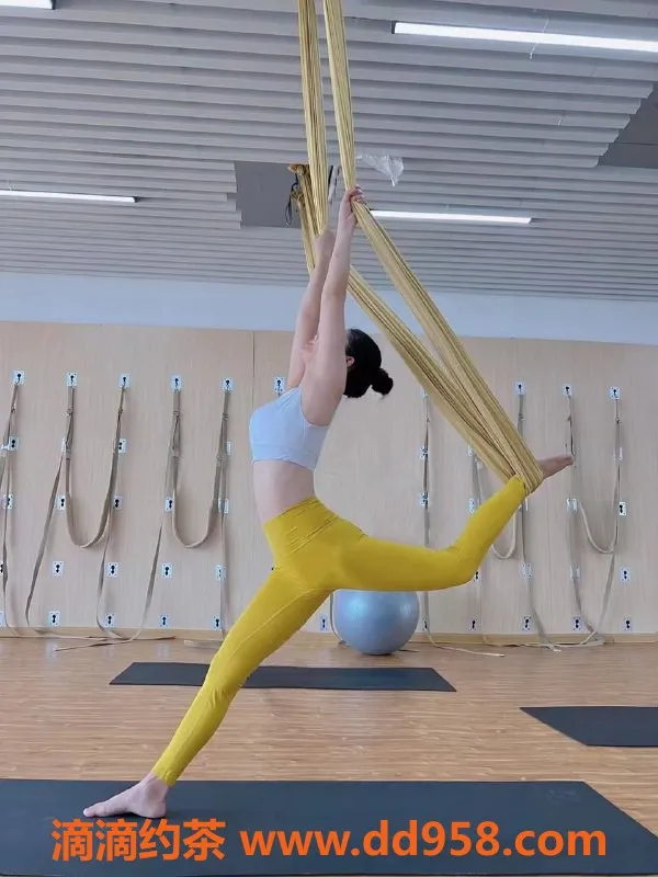 深圳楼凤-深圳165高23岁美女提供多项激情服务