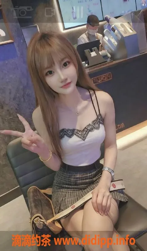 深圳楼凤-深圳罗湖小鱼老师，1000p，舌吻制服服务