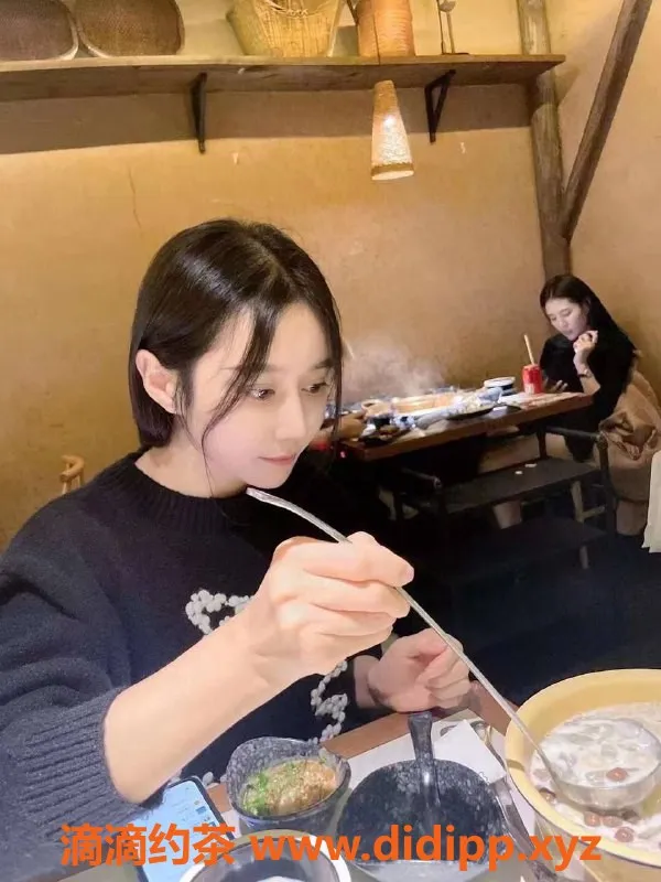 深圳楼凤资源信息,鱼子酱，休息中，优雅气质小姐姐