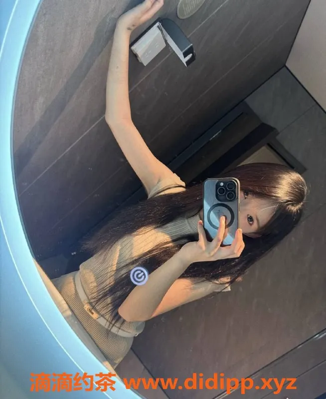 深圳楼凤资源信息,龙华乐乐，900P舌吻制服诱惑新星