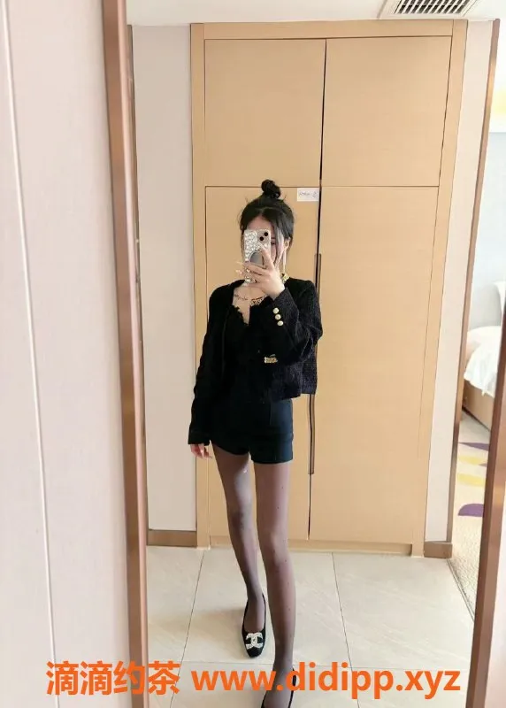 广州楼凤-荔湾皮皮，620元体验鸳鸯浴与制服服务