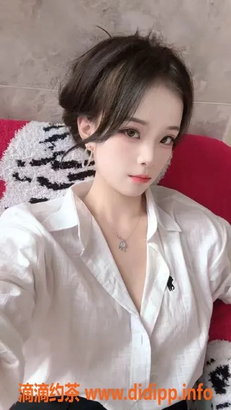 广州楼凤-荔湾皮皮，620元体验鸳鸯浴与制服服务