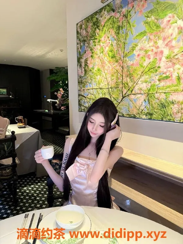 广州楼凤-天河区小奶盖，1300-2500元服务，等你来体验！