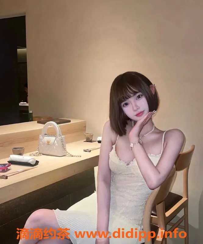 深圳楼凤-深圳小柠檬，情趣制服，激情体验仅1300起